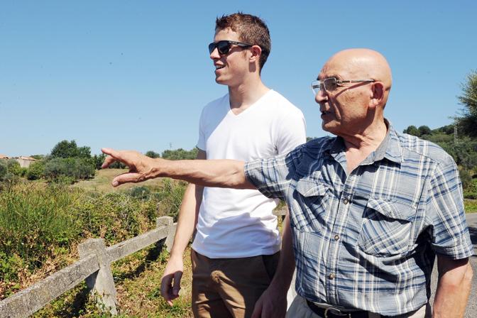 Paul Di Resta con il nonno Felice, che emigr da Corigliano 21 anni fa per andare in Scozia e costruirsi l una nuova vita. Foto Cuomo
